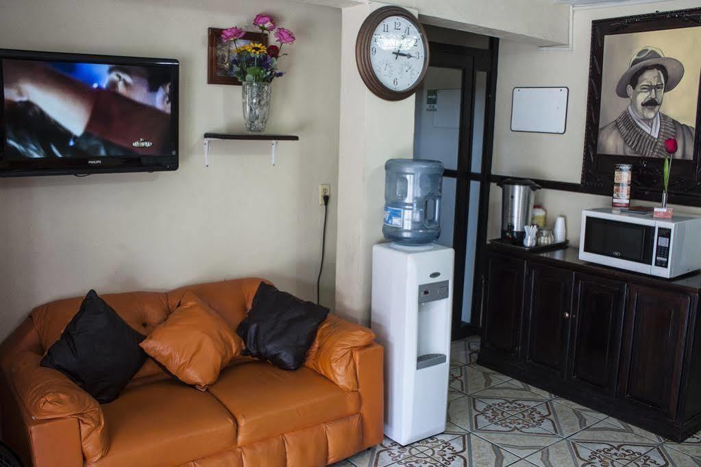 OYO Hotel Bicentenario Tampico Exterior foto